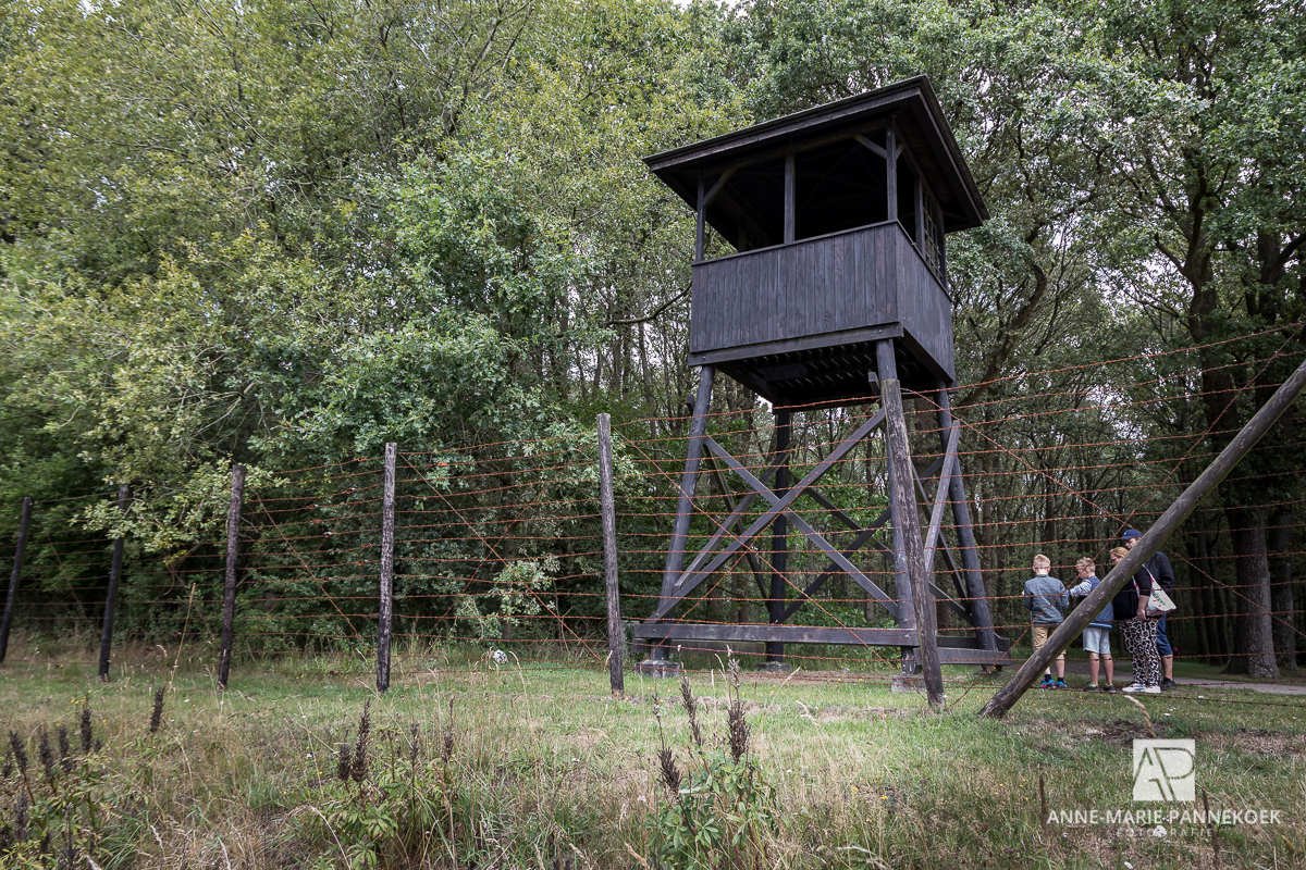 Kamp Westerbork rails en wachttoren, rails, wachttoren Kamp Westerbork rails en wachttoren, rails, wachttoren